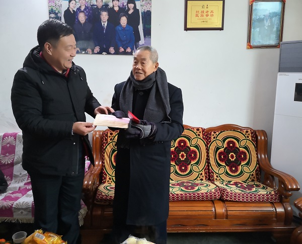 1579403227630489.jpg 吴峰部长慰问台胞4.jpg