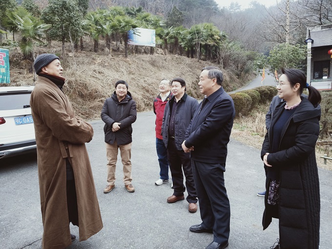 沈学强一行深入市佛教协会走访慰问.jpg