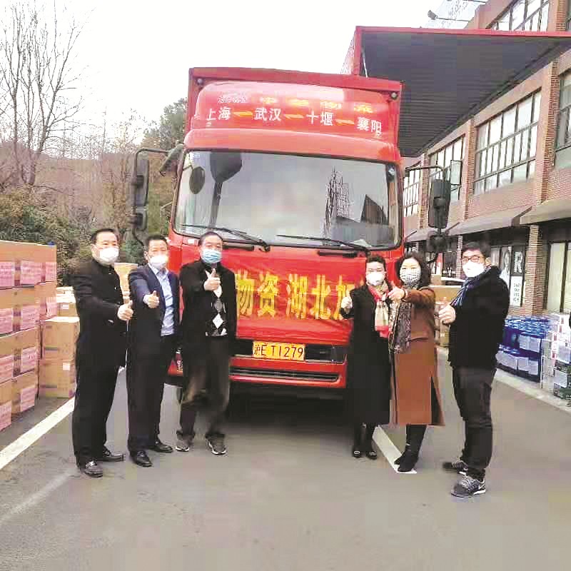 8太原市十堰商会向竹溪县泉溪镇捐赠口罩10万只 (2).jpg